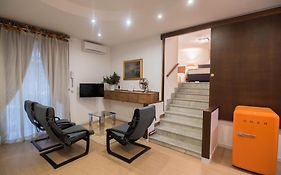 La Residenza Napoli Chiaia Short Let Apartment Superior Via Chiaia 82